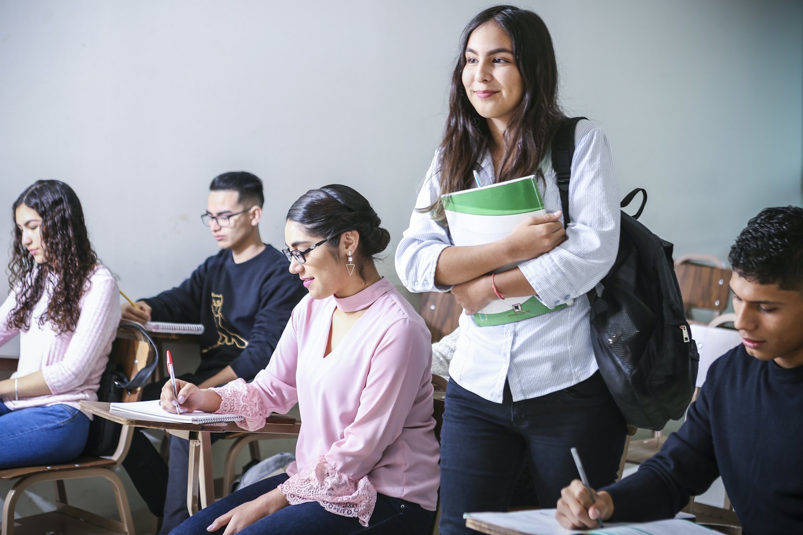 Brandcrew students together on campus